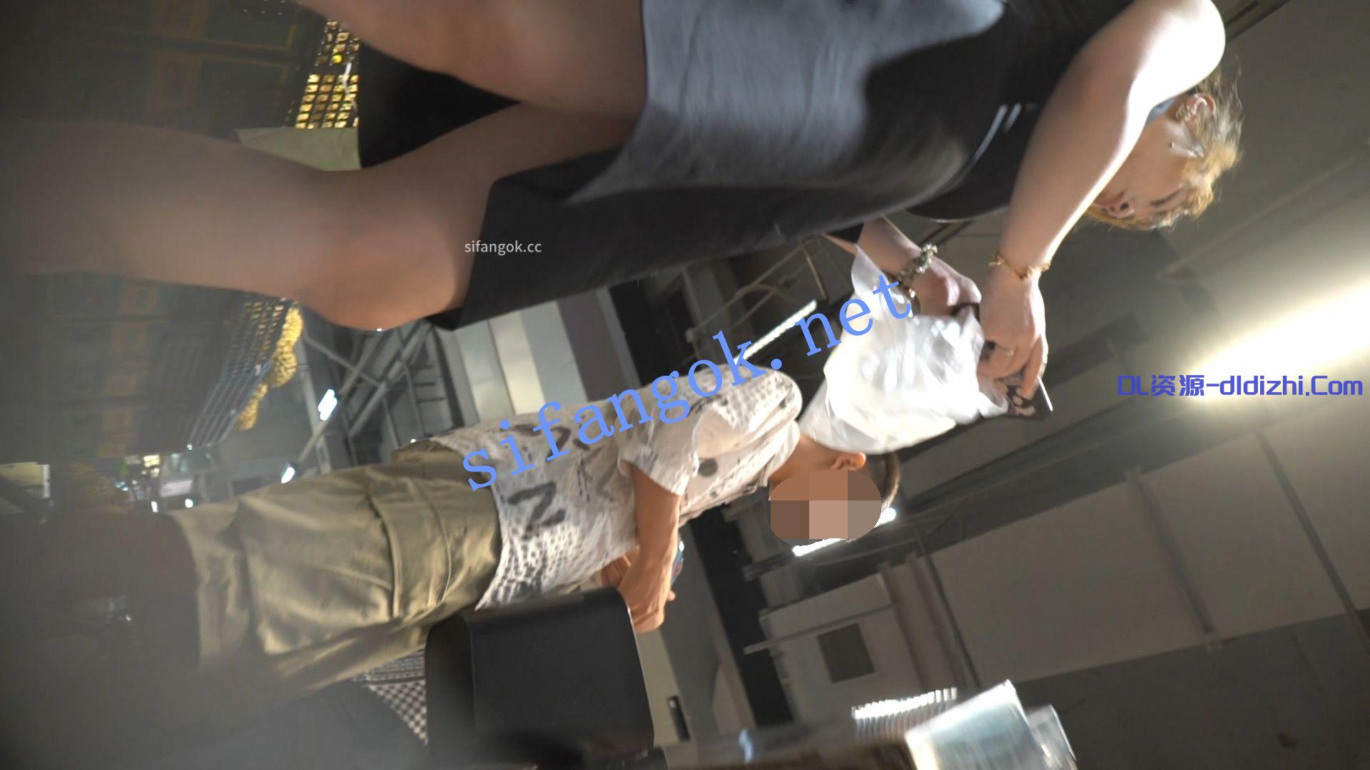 （空城原創）黑裙小姐姐和男友逛超市，幹淨天藍N包裹肥臀 280.5MB