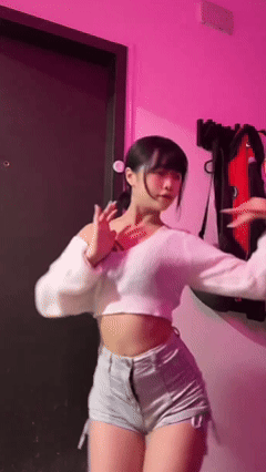 推特小甜妹 牧 反差配男抖雞兒裸舞 多P吃雞啪啪爆插小合集 1.44GB 预览图 8