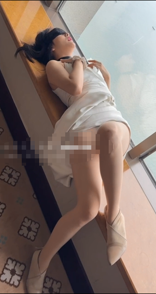 推特大神，露脸，退役空姐，【苏州小霸王SguaiWang】，偏爱老A8，高质量人妻，五星级酒店啪啪超清！3v 预览图 1