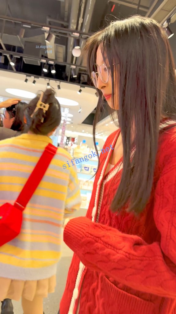 【KFC】短裙学生妹和男友甜蜜逛街·肉色丝袜白色内内前后CD【1V】【907M】 预览图 8