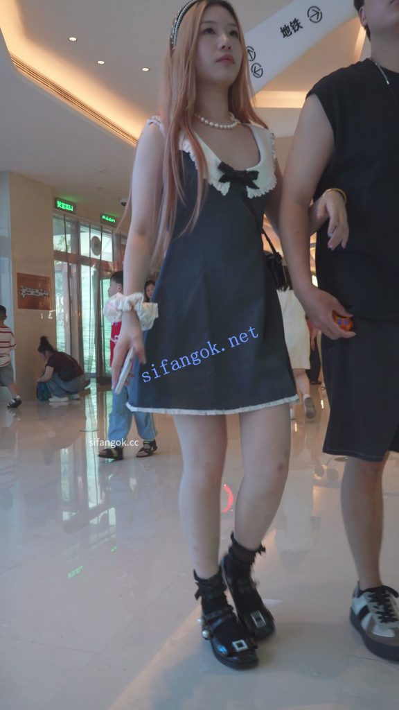 (BC-AA-651)金发美女和男友逛街..开叉裙配蕾丝粉内骚气十足【1V】【295M】 预览图 7