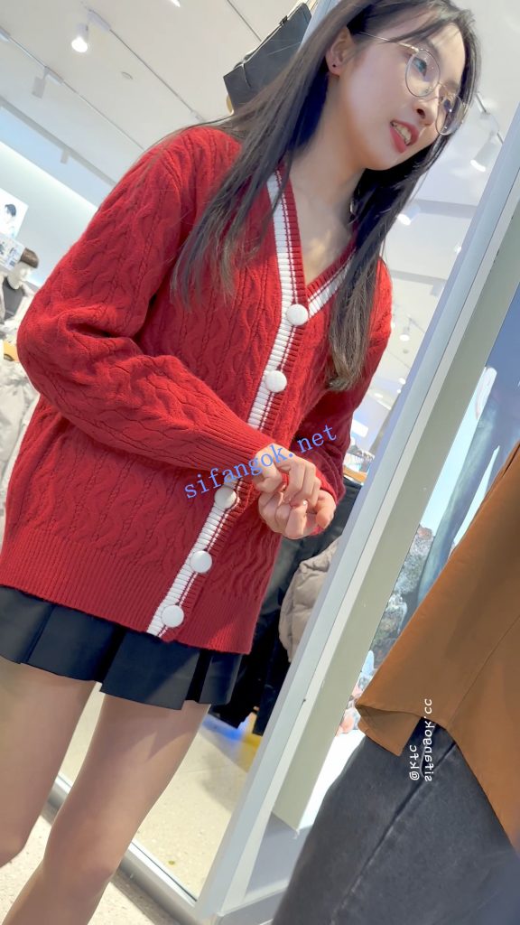 【KFC】短裙学生妹和男友甜蜜逛街·肉色丝袜白色内内前后CD【1V】【907M】 预览图 3