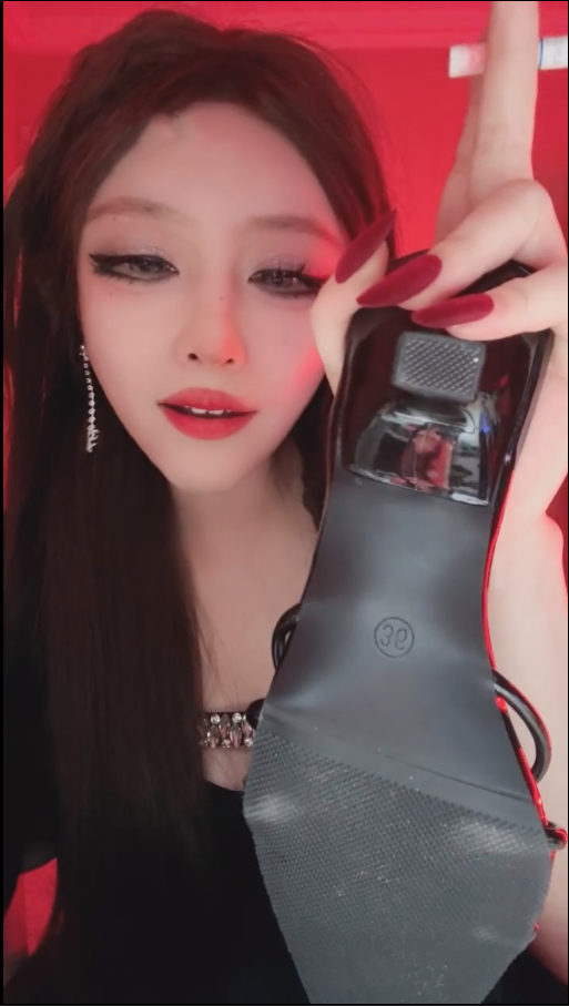 玩物直播梦二-251201 红绿灯盯射cnm&nmsl【1V】【448MB百度云】 预览图 4