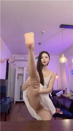 推特极品模特【Lucky girs】抖音风裸舞 自慰啪啪 超美秀翻了【147V】【697M】 预览图 54