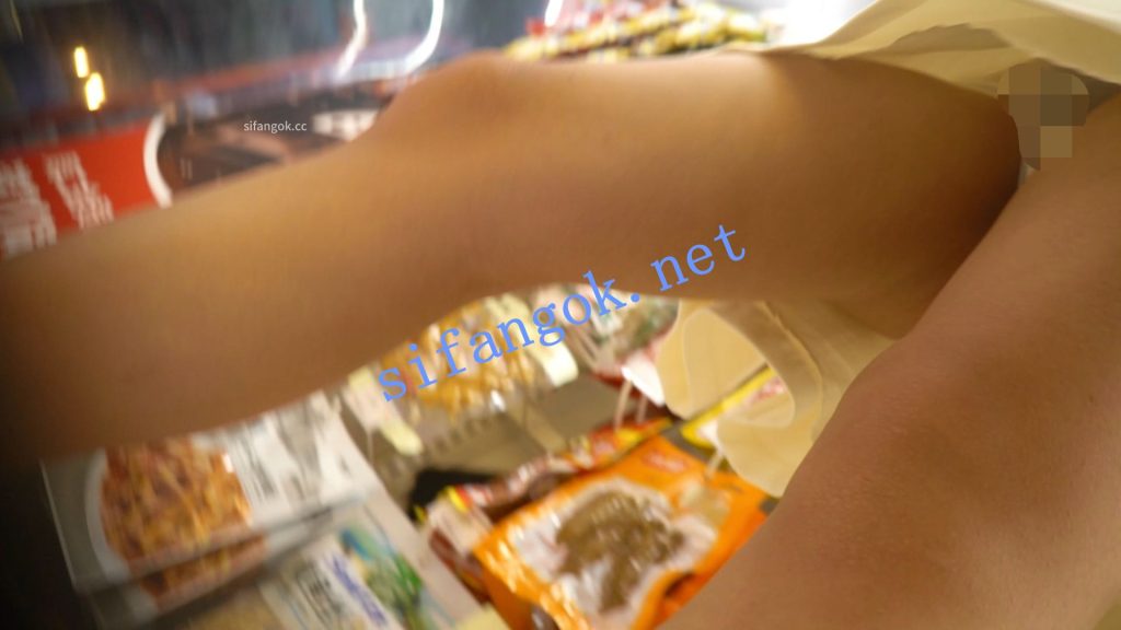 （空城原创）白裙性感小姐姐逛街，微透白N前面透明【1V】【320M】 预览图 4