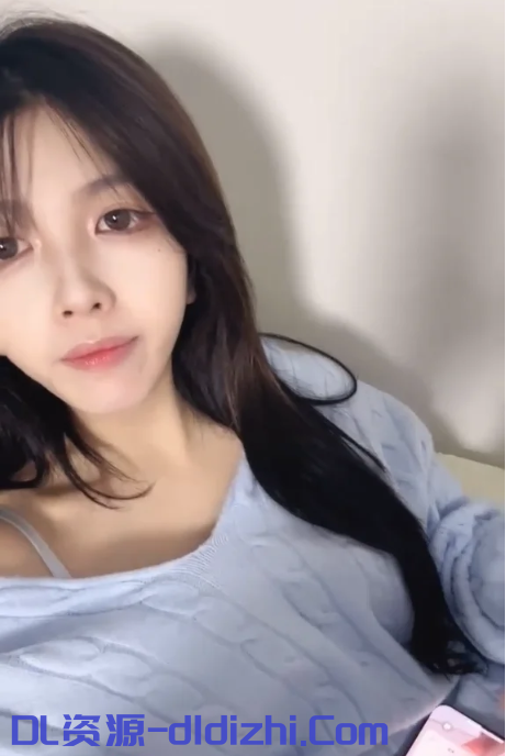 【00後樂園】大眼睛清純00後小姐姐,下班在家兼職各種秀曼妙身材,修長美腿,美乳粉木耳都是極品【1220M_1V】 预览图 1