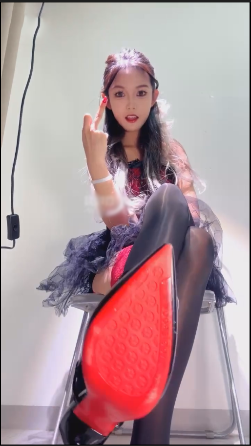 玩物直播于于鱼-251203 香水早泄洗脑【1V】【479MB百度云】 预览图 3