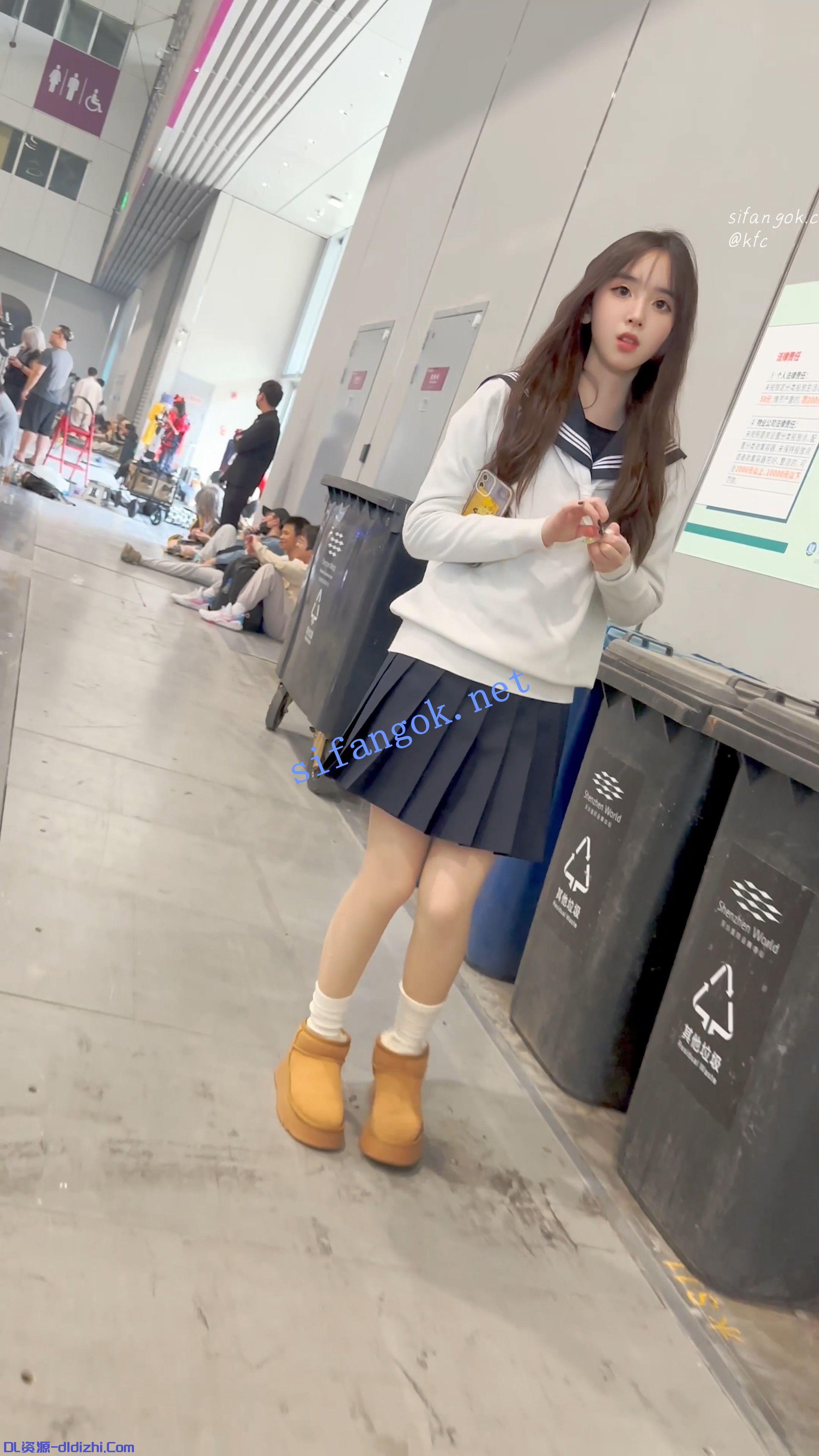 【KFC】JK制服學生妹和閨蜜逛街·肉色絲襪白色半透内内前後CD 302.2MB