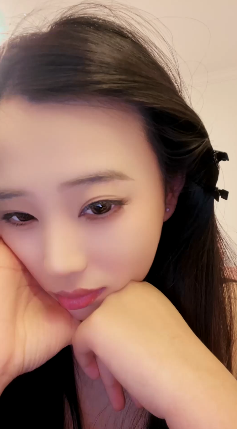 巨乳空姐 酸奶口鸡 粉嫩逼逼 逼毛超性感 跳蛋道具自慰 无套啪啪 颜射2v