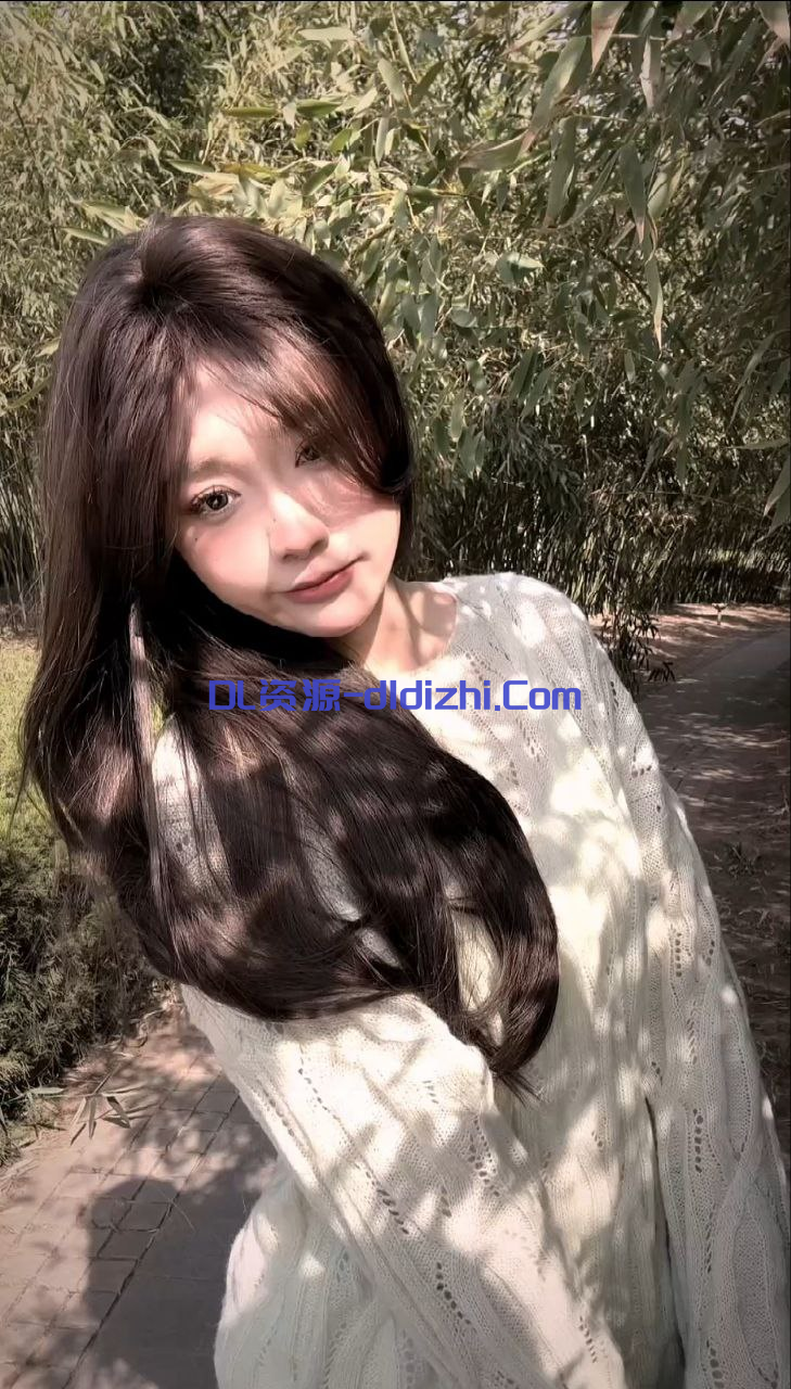 【S級洩密】高顔值毛衣妹公園啪啪，撅着屁股讓拍攝，各種穿衣風格換不停，扒開豹紋小内内上位後入，屋裏不過瘾跑公園 (13V) 1.41GB