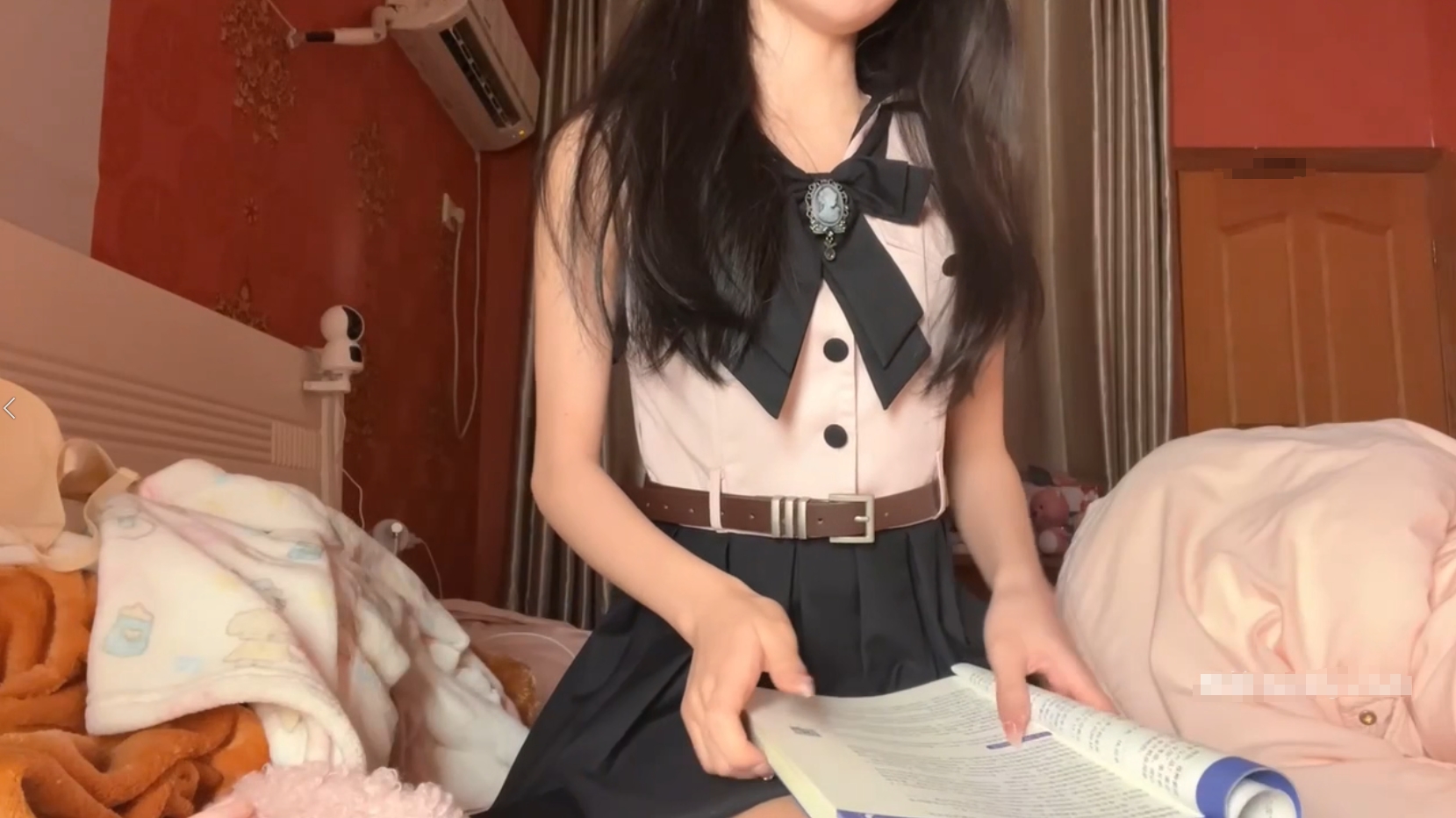 jasmine 小困 – 520门槛 私定版 黑粉色水手服白丝淫语自慰 11分钟【1v-689M】-福利岛