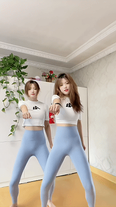 快手127W粉双胞胎欣彤欣慧 瑜伽裤骚B顶顶福利舞 撅臀内裤诱【17V】【709M】 预览图 19