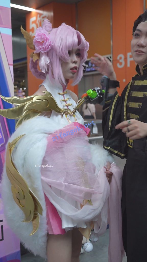 【xxn-364】极品超短露背裙cos小姐姐..窄内带翅膀屁股有点黑【1V】【825M】 预览图 1