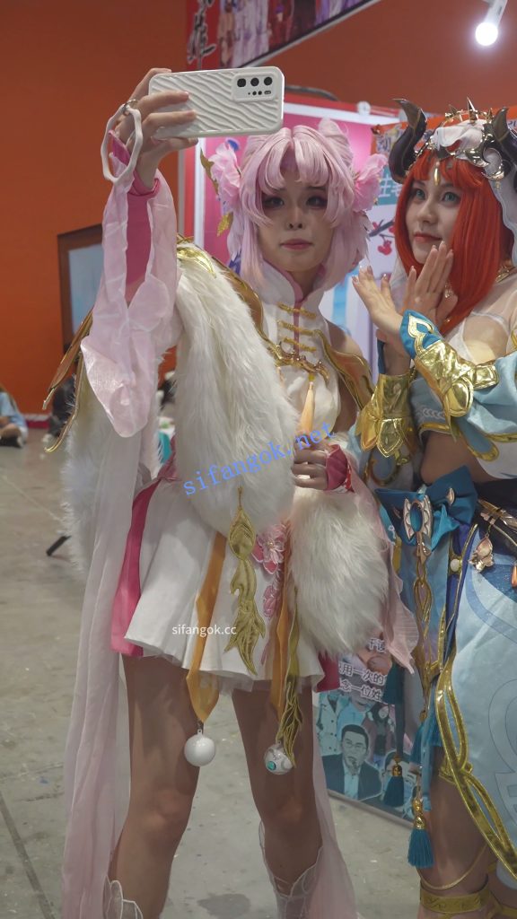 【xxn-364】极品超短露背裙cos小姐姐..窄内带翅膀屁股有点黑【1V】【825M】 预览图 8