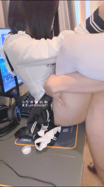 超嫩！軟萌甜美小蘿莉『小鸢寶寶』女兒服被爸爸抱操 一線天饅頭穴肉鮑肥嫩極品甚是誘人！(9V) 766.5MB 预览图 5