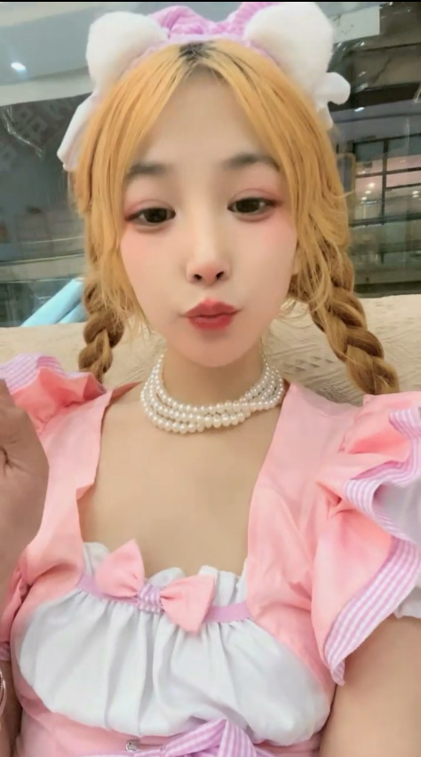 女仆裙金发辩子女神户外激情【1.71g】-福利岛