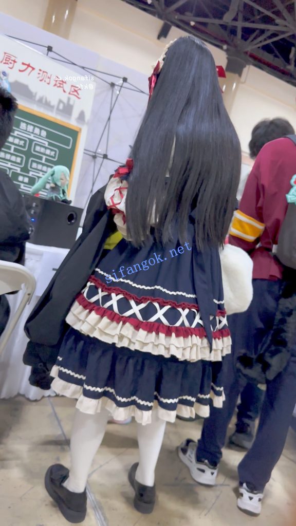 【KFC】萝莉塔群学生妹专注玩手机·过膝白丝白内低角度CD【1V】【883M】 预览图 4