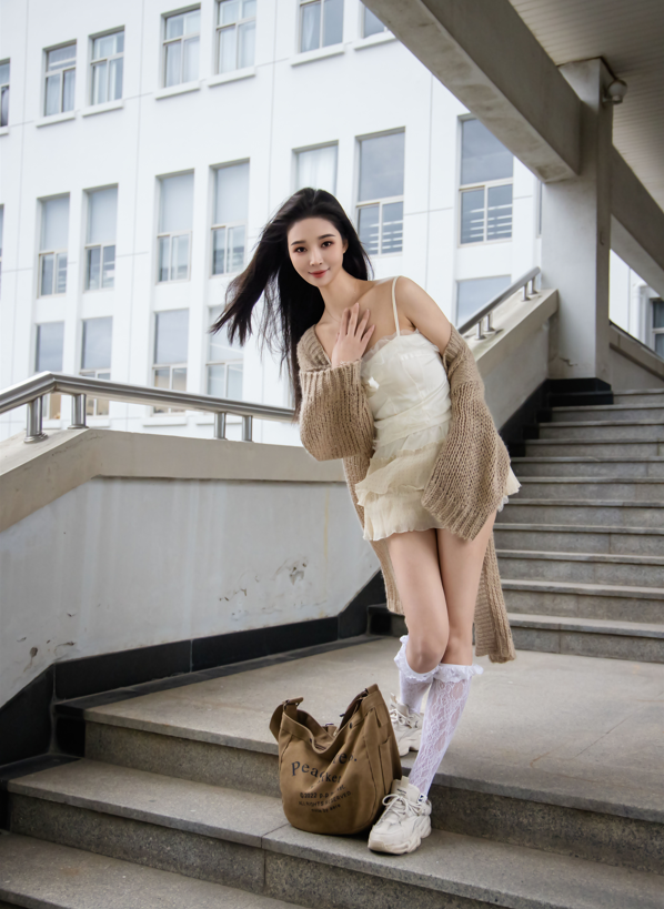 足愉心 – 南南 – 超短裙白丝美腿诱惑 【110P1V1.1G】 预览图 3