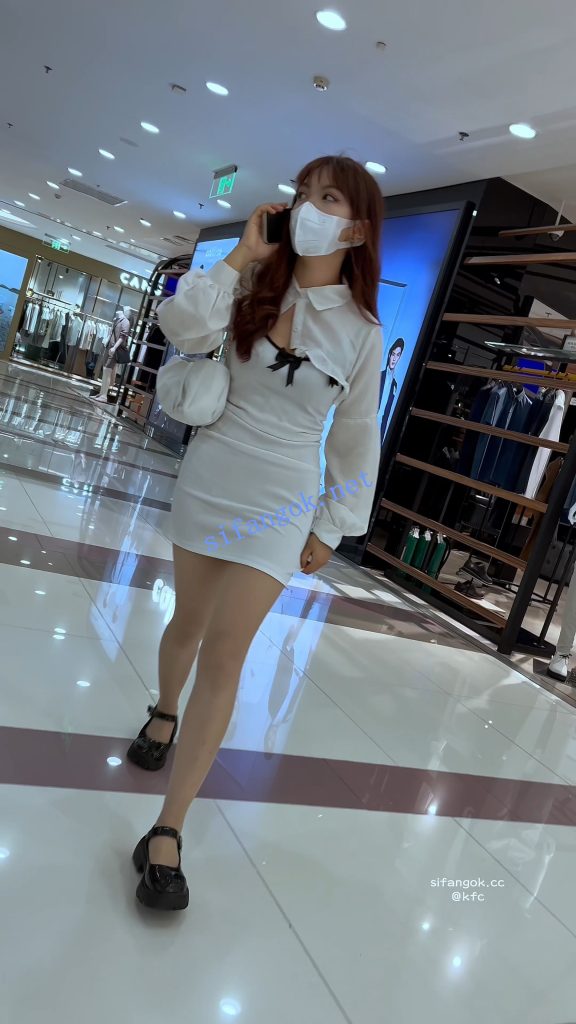 【KFC】包臀裙骚货独自吃小吃·肉丝袜白内直接放在两腿间CD【1V】【1.19G】 预览图 13