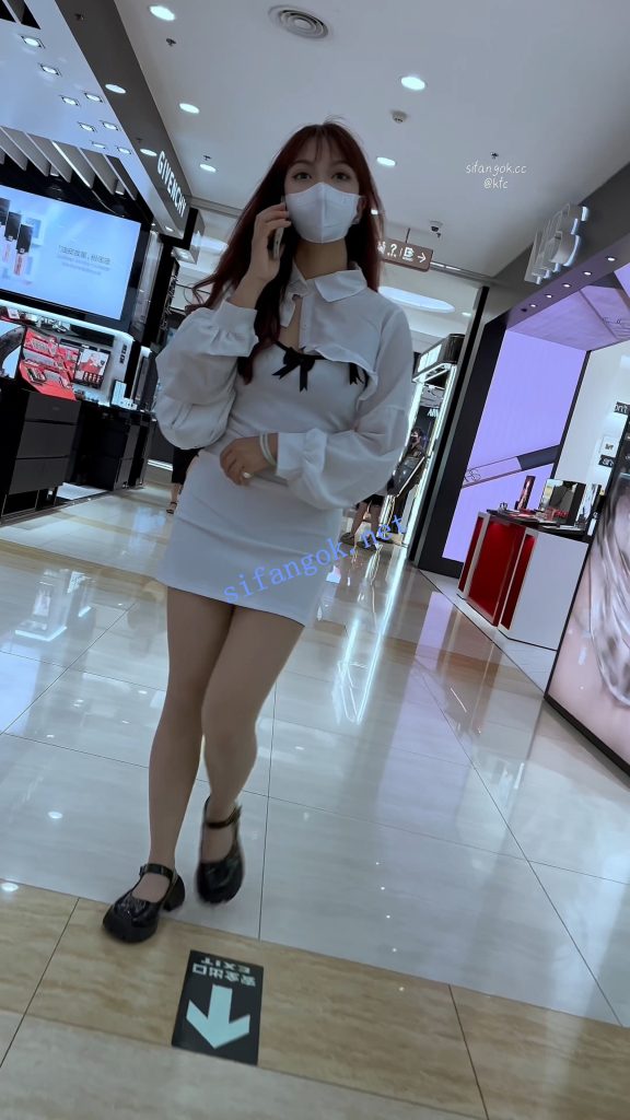 【KFC】包臀裙骚货独自吃小吃·肉丝袜白内直接放在两腿间CD【1V】【1.19G】 预览图 7