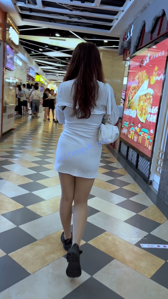 【KFC】包臀裙骚货独自吃小吃·肉丝袜白内直接放在两腿间CD【1V】【1.19G】 预览图 4