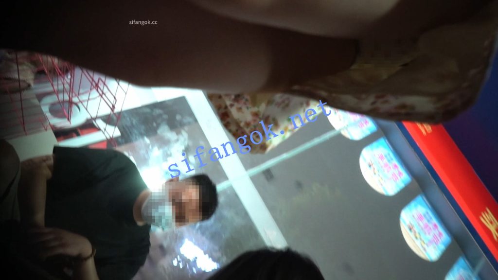 （空城原创）花花连衣裙可爱小姐姐，菠萝图案小N包裹翘臀【1V】【501M】 预览图 8