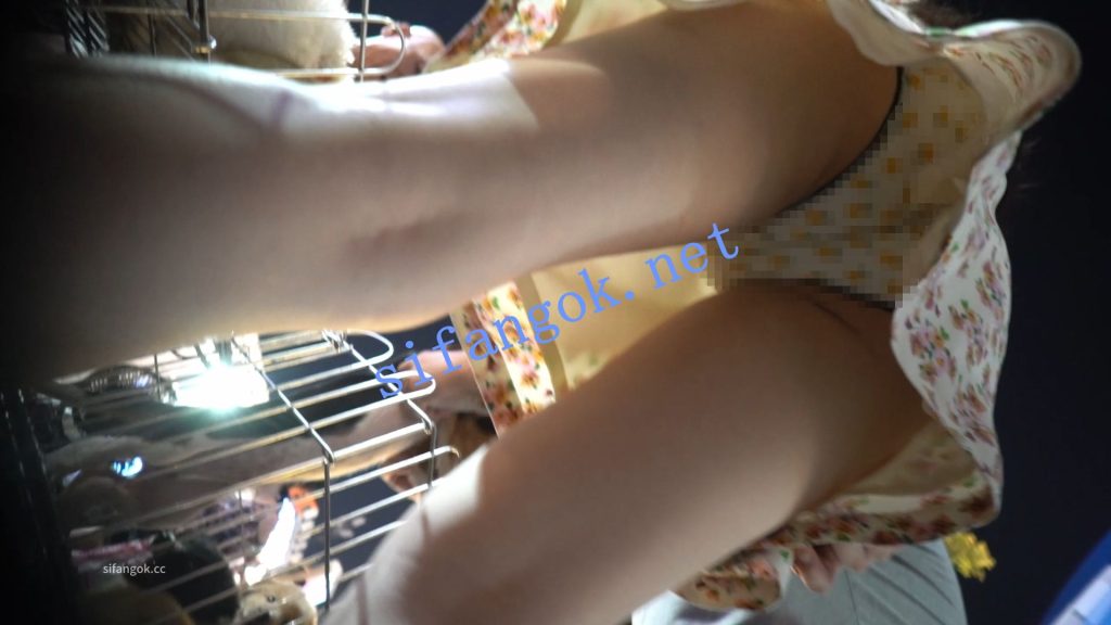 （空城原创）花花连衣裙可爱小姐姐，菠萝图案小N包裹翘臀【1V】【501M】 预览图 7