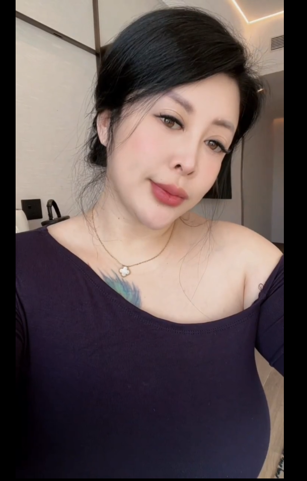 【抖音巨乳】刘海螺 无套喷水啪啪后入 露点道具插逼福利【20V】【852M】 预览图 5