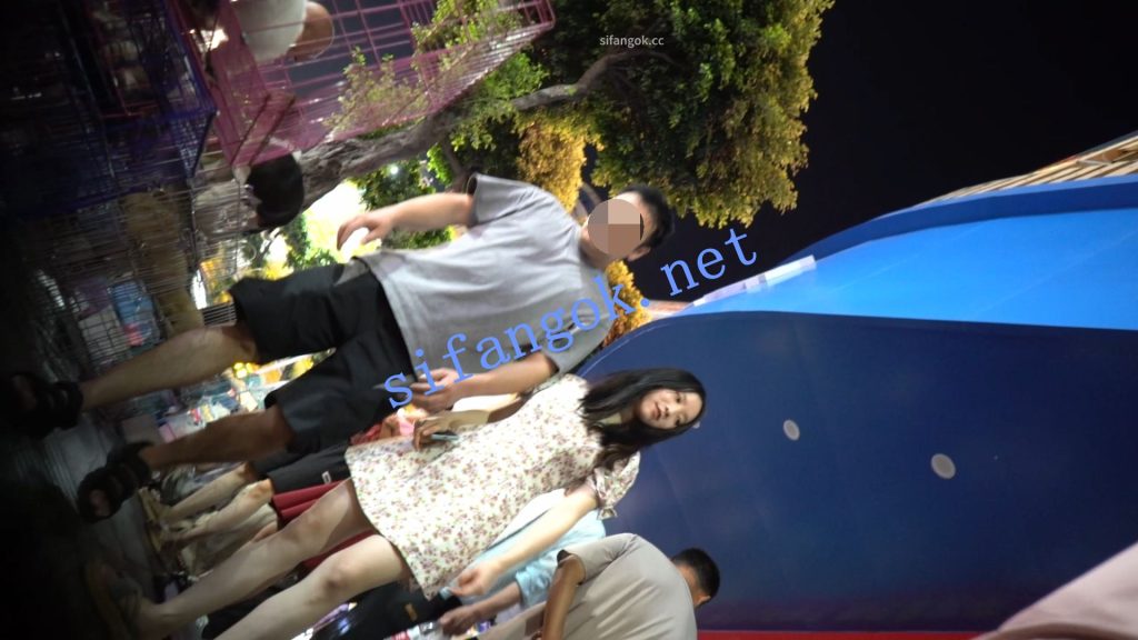 （空城原创）花花连衣裙可爱小姐姐，菠萝图案小N包裹翘臀【1V】【501M】 预览图 5