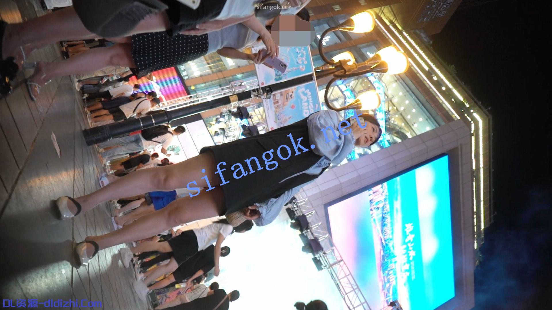 （空城原創）超短連衣裙少婦逛街，蕾絲邊白N包裹肥臀 331.6MB 预览图 1