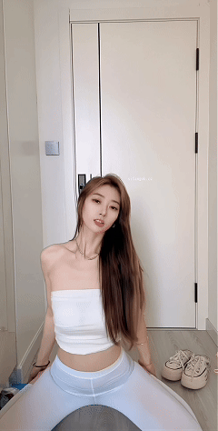 快手經典頂B搖主播 微漫天 26最新駱駝趾頂B騷舞+首次掰穴秀 3.1GB 预览图 10