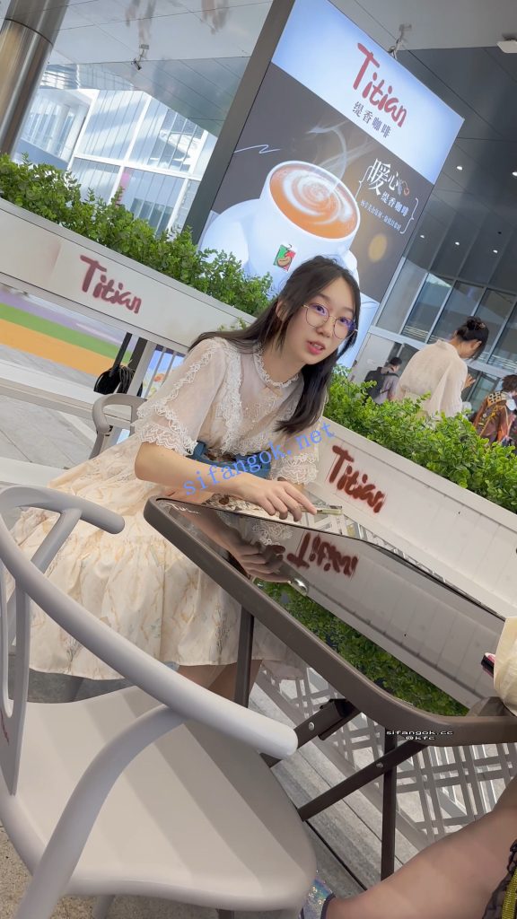 【KFC】两部学生妹短片小合集·白色窄内和粉色内内前后CD【2V】【270M】 预览图 10