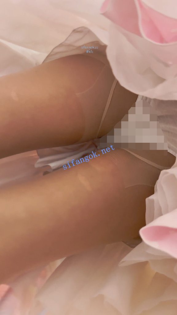 【KFC】双马尾洛丽塔学生妹·撒娇求男友买礼物·内内穿肉丝外【1V】【340M】 预览图 6