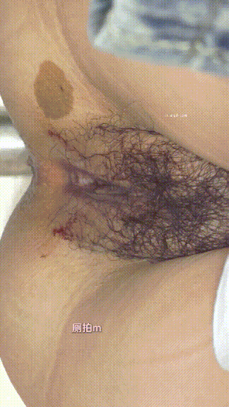 廁拍達人大型商場女廁拍臉拍逼多位女性，帶着高端設備現場偷拍高清特寫私處~炸裂 1.45GB 预览图 9