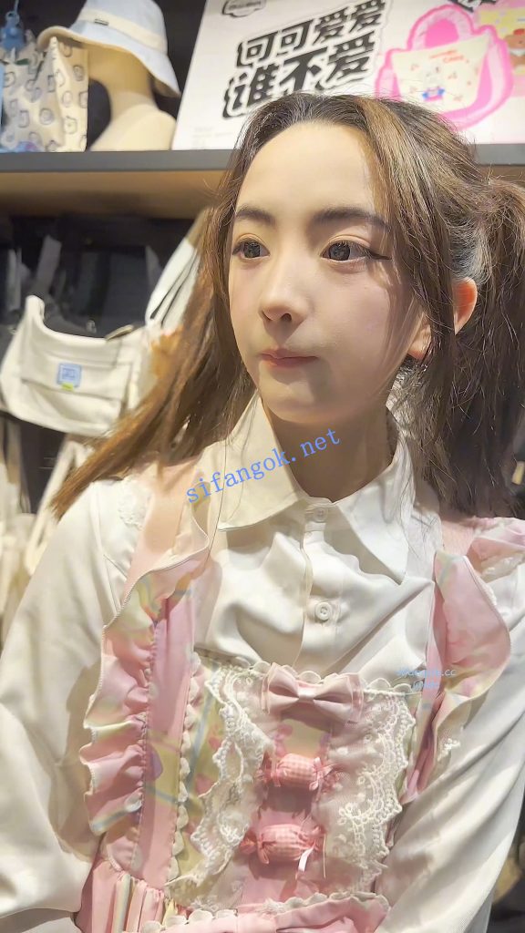 【KFC】双马尾洛丽塔学生妹·撒娇求男友买礼物·内内穿肉丝外【1V】【340M】 预览图 5