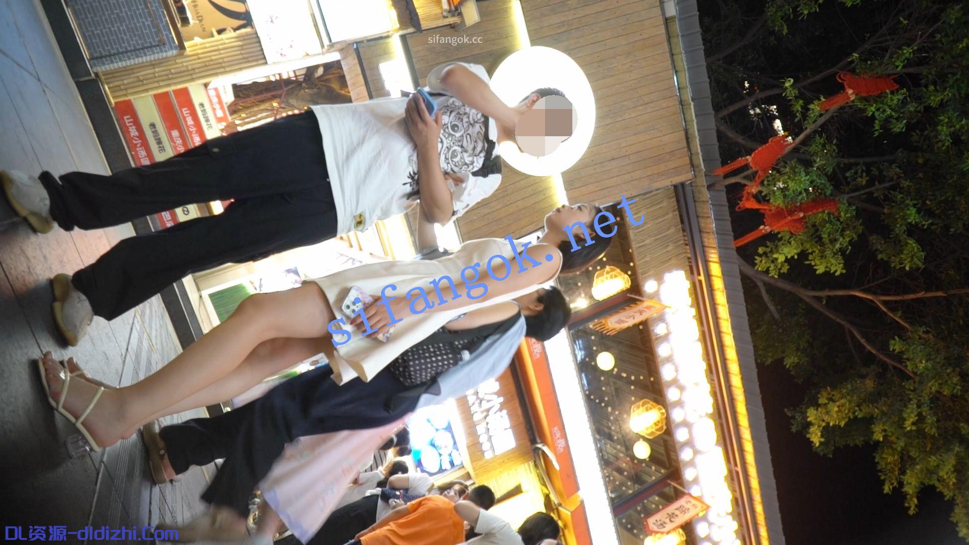 （空城原創）白裙性感小姐姐逛街，微透白N前面透明 326.5MB