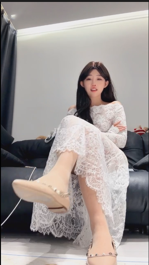 玩物直播一茶s-251205 红绿灯女老师肉丝榨4次【1V】【613MB百度云】 预览图 4