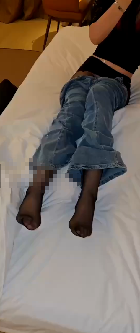 「世纪金枪」移民澳洲富二代约啪极品顶美御姐，牛仔裤里丝，性感狂野，吃的真好啊-福利岛