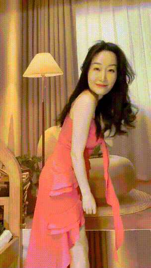 熟女控必備！高顔值極品白膚熟女【奶思鴨】美乳長腿~特寫粉紅騷逼~瘋狂自慰愛液泛濫~撸點極高(9V) 1.55GB 预览图 4