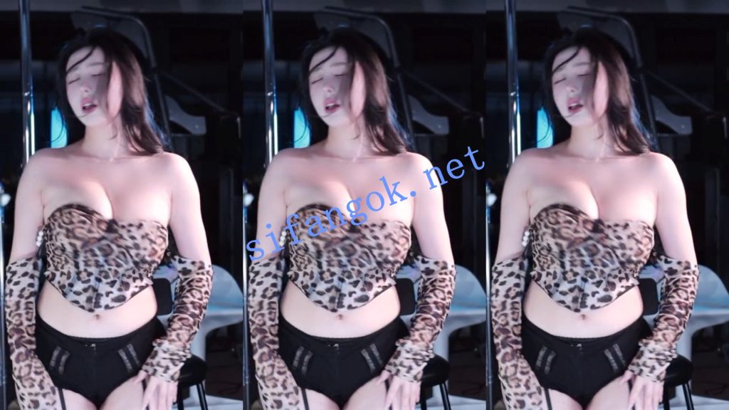 斗鱼 小酒窝翁馨-3 巨乳 露大半个奶 超强抖胸舞 疯狂摆动【4V】【331M】 预览图 10