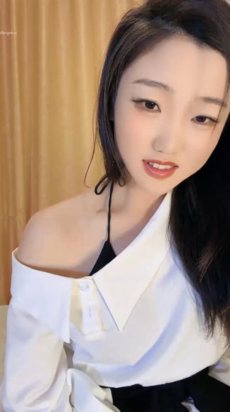 【零五小野猫】玉足尤物~! 白皙酥胸~丝袜美腿~户外跳蛋【5v】-福利岛