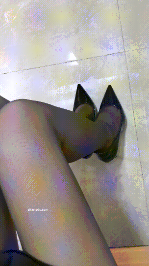 熟女控必備！高顔值極品白膚熟女【奶思鴨】美乳長腿~特寫粉紅騷逼~瘋狂自慰愛液泛濫~撸點極高(9V) 1.55GB 预览图 2