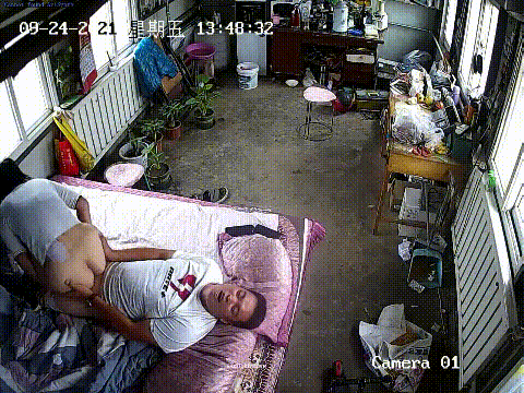 家庭攝像頭破解真實偷拍，農村性福小兩口睡醒午覺來上一炮，饑渴大白屁股騷妻全程主動(3V) 300.5MB 预览图 5