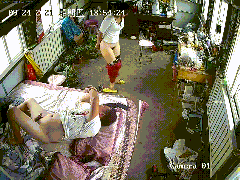 家庭攝像頭破解真實偷拍，農村性福小兩口睡醒午覺來上一炮，饑渴大白屁股騷妻全程主動(3V) 300.5MB 预览图 1