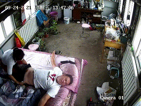 家庭攝像頭破解真實偷拍，農村性福小兩口睡醒午覺來上一炮，饑渴大白屁股騷妻全程主動(3V) 300.5MB 预览图 4