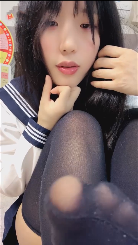 玩物直播母狗妈妈-251206 绿帽羞辱废物老公【1V】【332MB百度云】 预览图 3