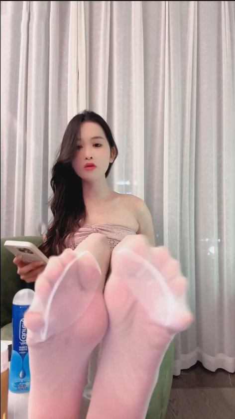 玩物直播汐月s-251207 香水手榨废物小鸡吧【1V】【446MB百度云】