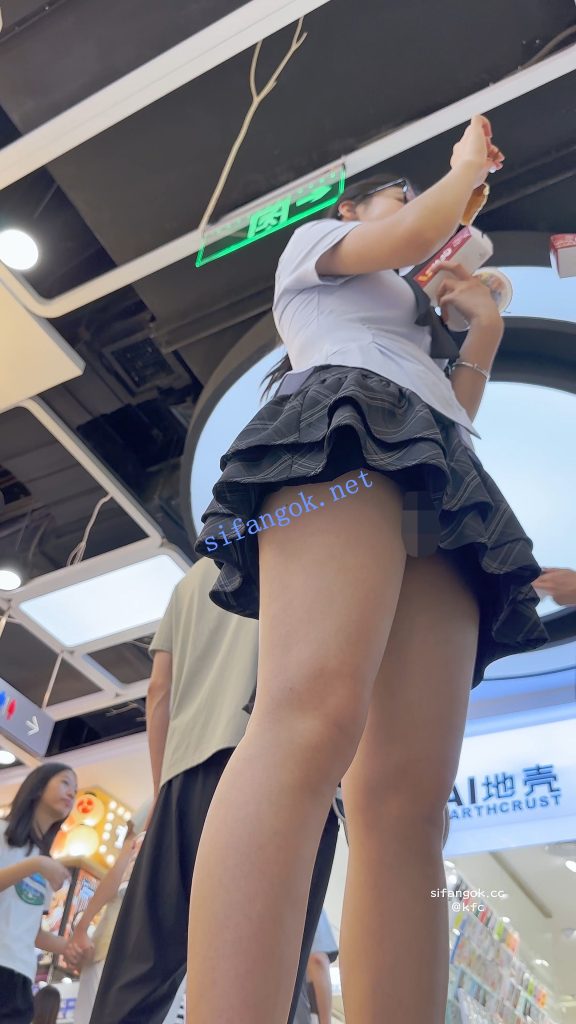 【KFC】JK制服学生妹和男友买奶茶·短裙白色内内低角度超长CD【1V】【1.29G】 预览图 8