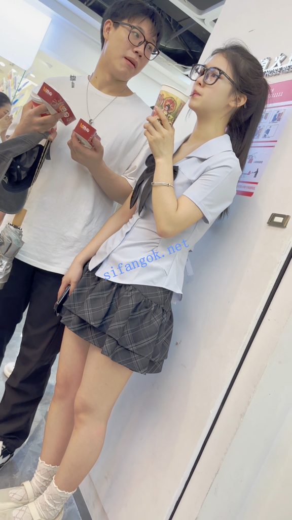 【KFC】JK制服学生妹和男友买奶茶·短裙白色内内低角度超长CD【1V】【1.29G】 预览图 14