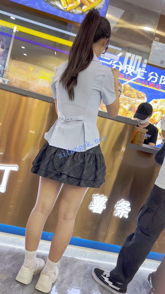 【KFC】JK制服学生妹和男友买奶茶·短裙白色内内低角度超长CD【1V】【1.29G】 预览图 7